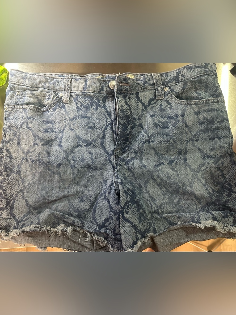 Forever 21 Blue Snake-Print Relaxed Denim Shorts